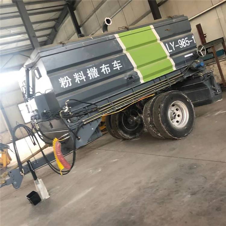 水泥撒布机石灰水泥撒布机灰粉摊铺布料机