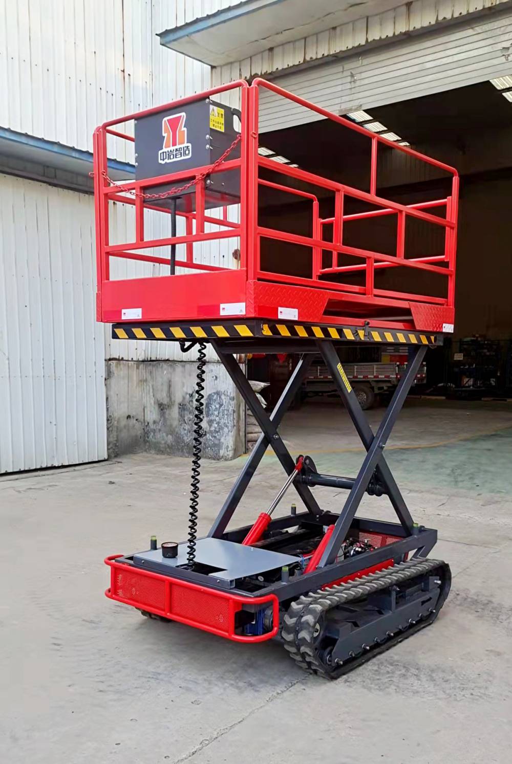 苹果园采摘机升降履带运输车果园大棚山地履带车