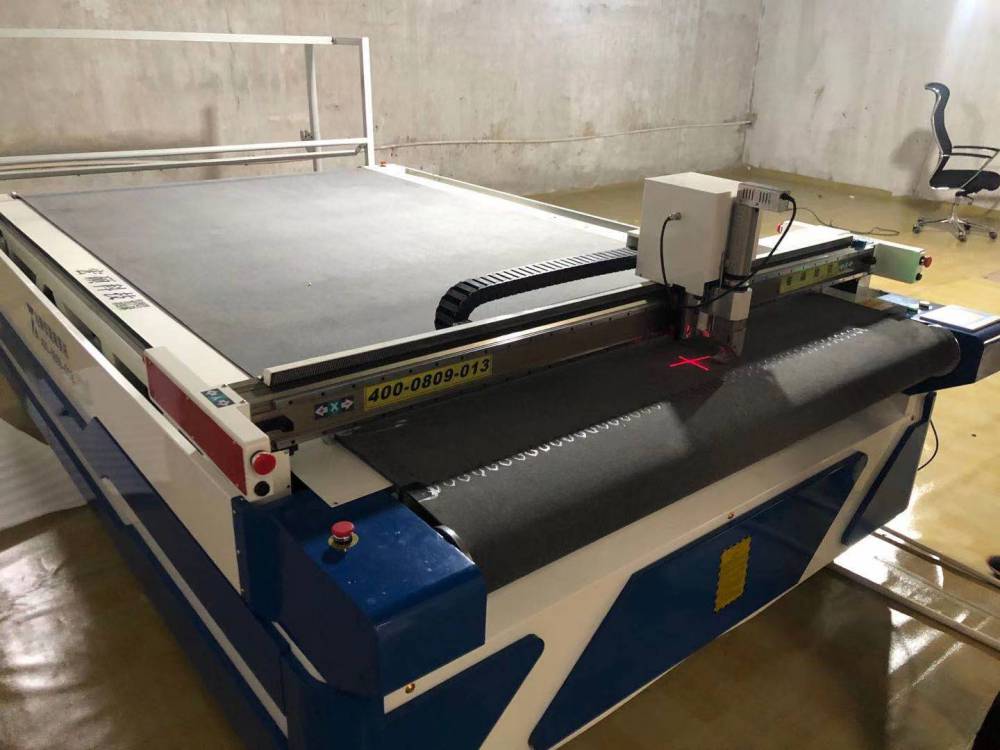 益洲科技yl1625皮革自动裁断机振动刀毛皮裁剪机切割机