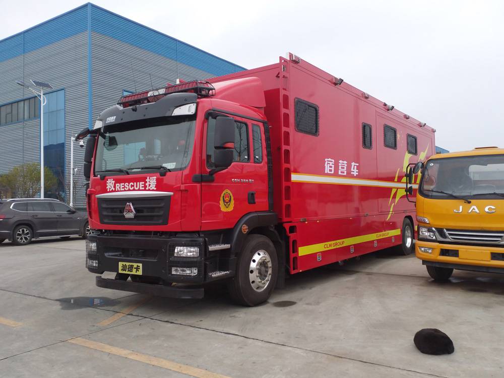 重汽汕德卡24人宿营车可选豪沃底盘东风天锦20人野外住宿车
