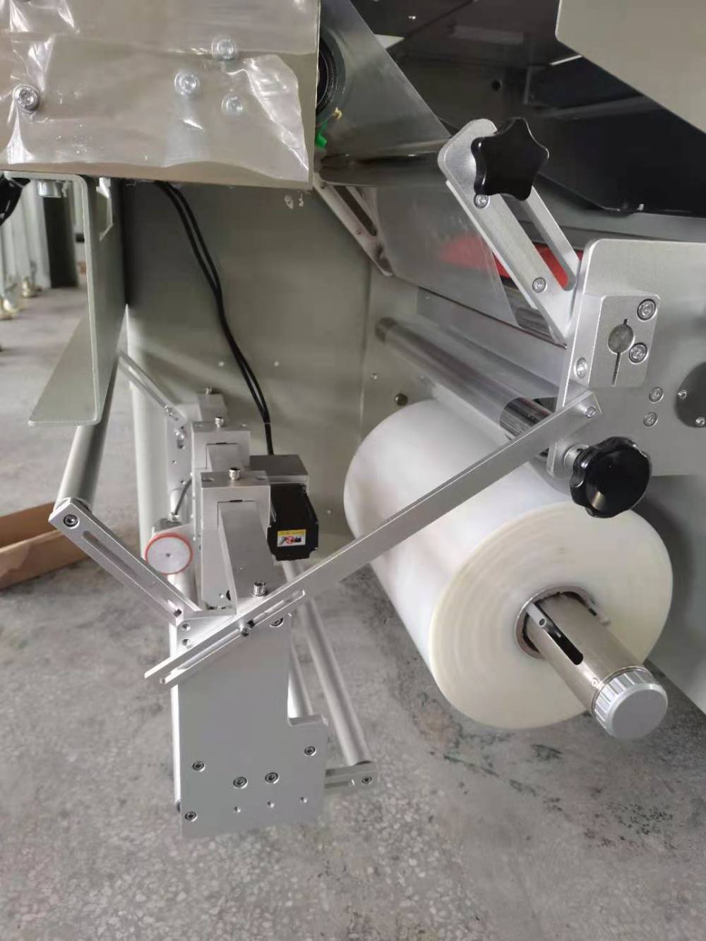 厂家电子烟嘴包装机全自动日用品枕式包装机械