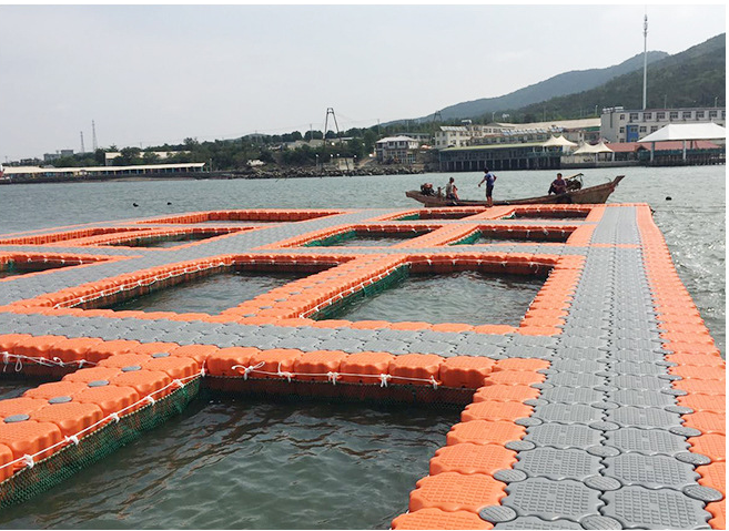 水上塑料浮筒浮动塑料栈道浮桥码头灵活组装水上浮筒娱乐浮台网箱养殖