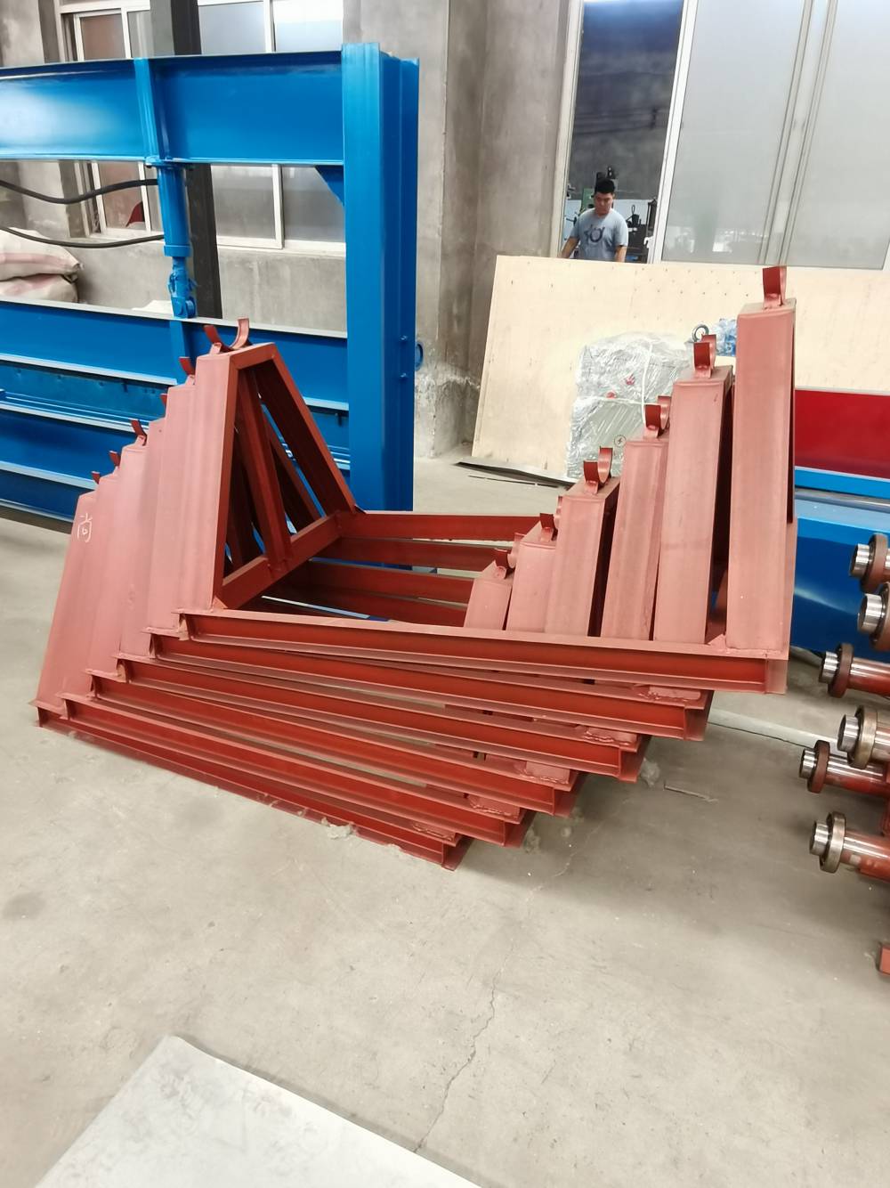 铁皮卷彩钢瓦上料架不锈钢卷手动放料架分体式铝卷升降式支撑架心