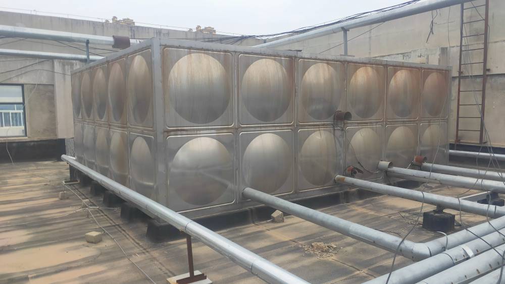 太阳能热水工程多少钱