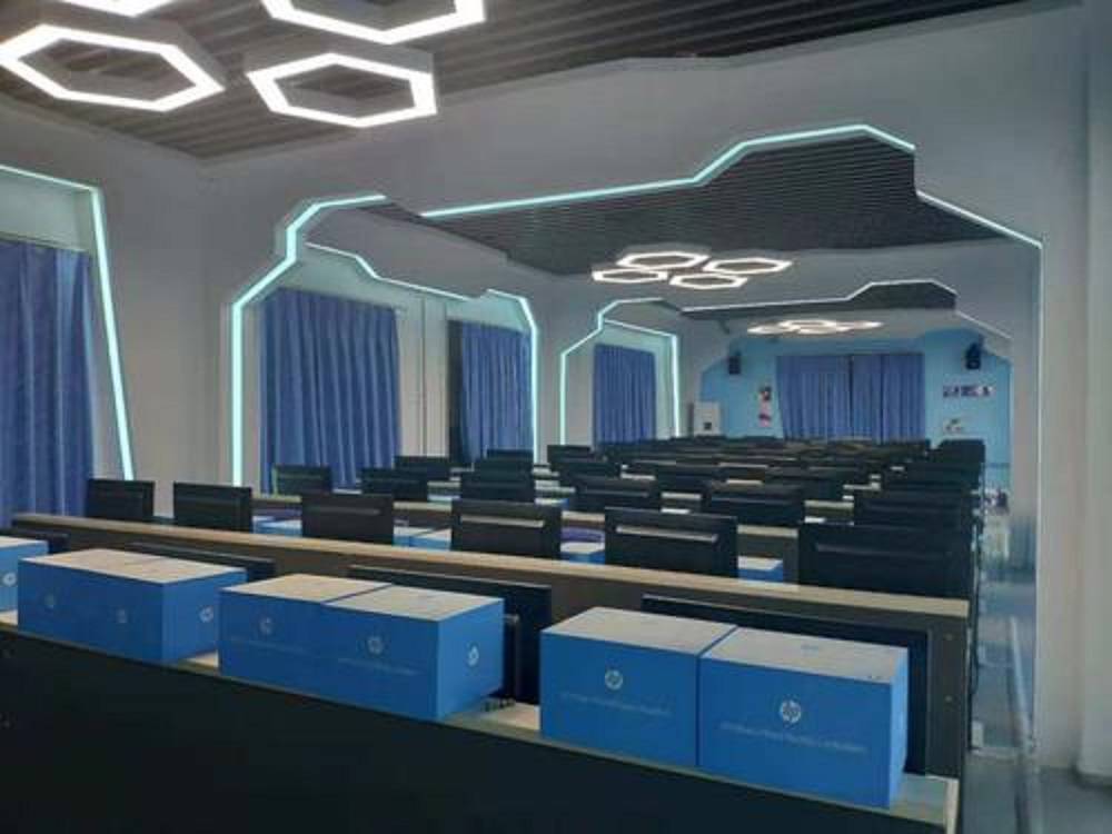 包头学校窗帘教学楼遮光窗赤峰办公楼工程遮阳卷帘订做体育馆电动隔帘