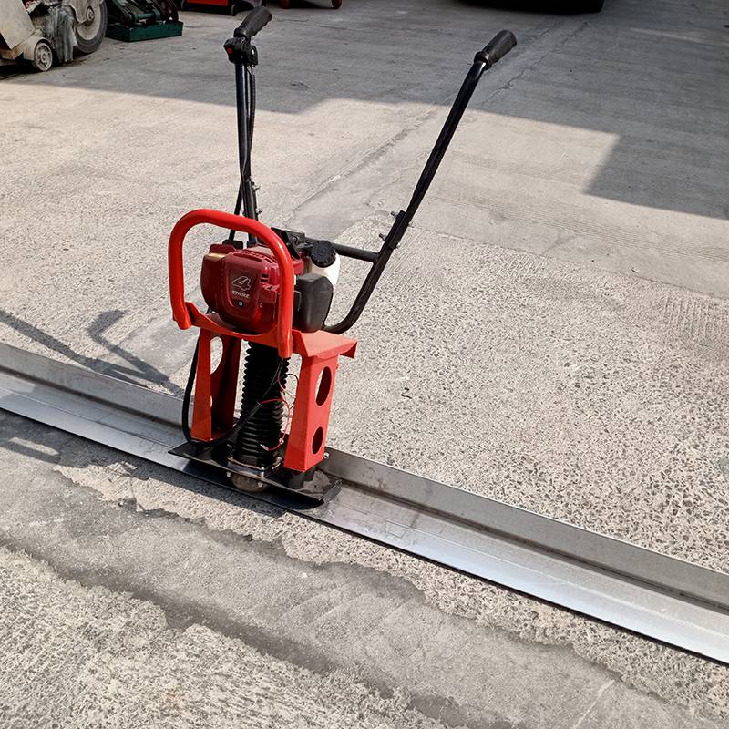 手扶式混凝土震平尺久恒汽油式收浆抹平尺水泥路面刮平尺
