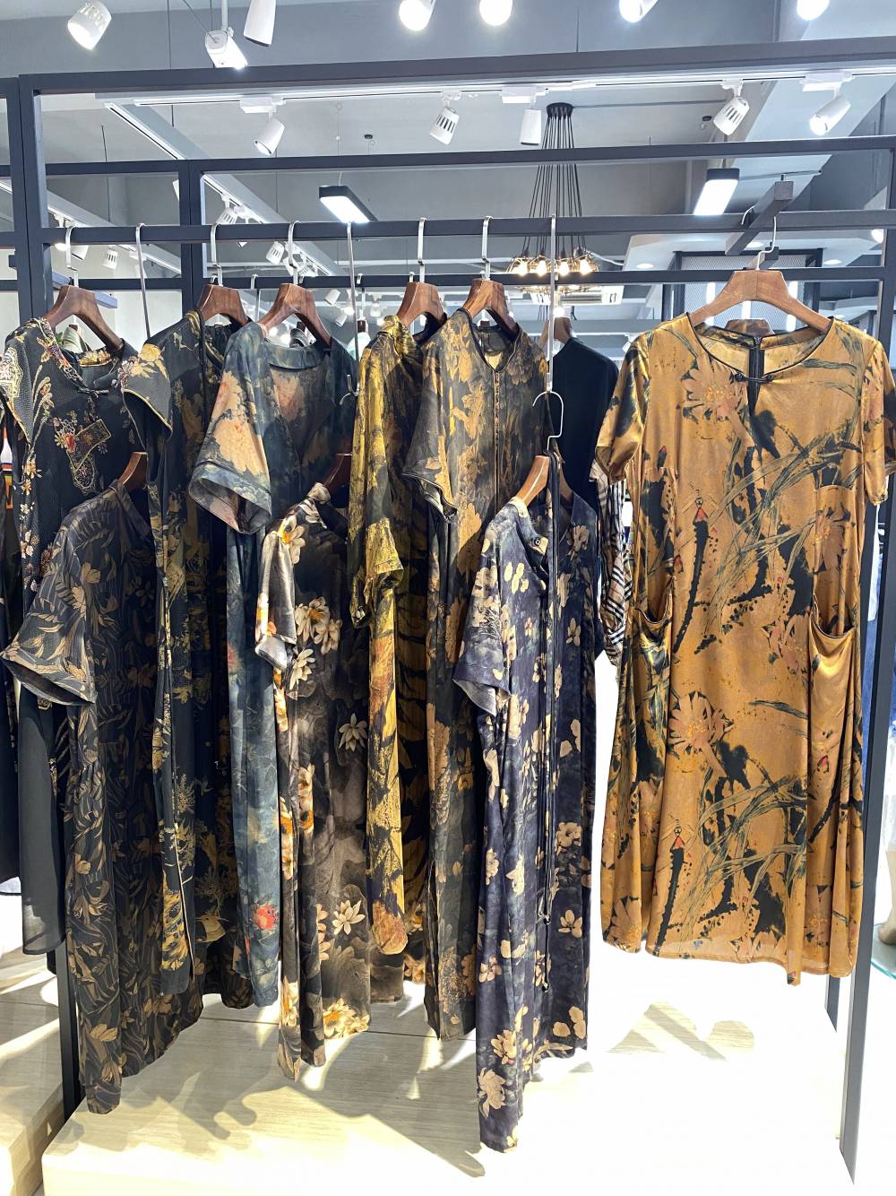 电商直播带货女装批发货源香云纱21夏杭州四季青女装尾货批发