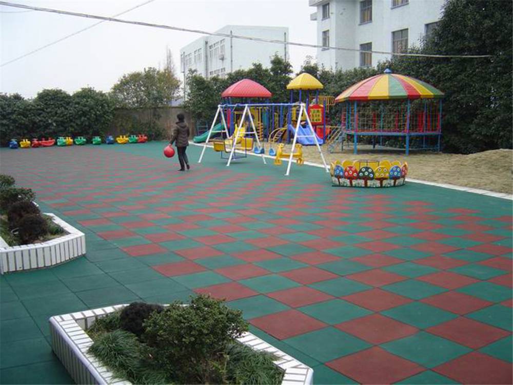 湖南湘西室外加厚橡胶地垫运动塑胶地垫幼儿园地胶操场室外跑道地垫