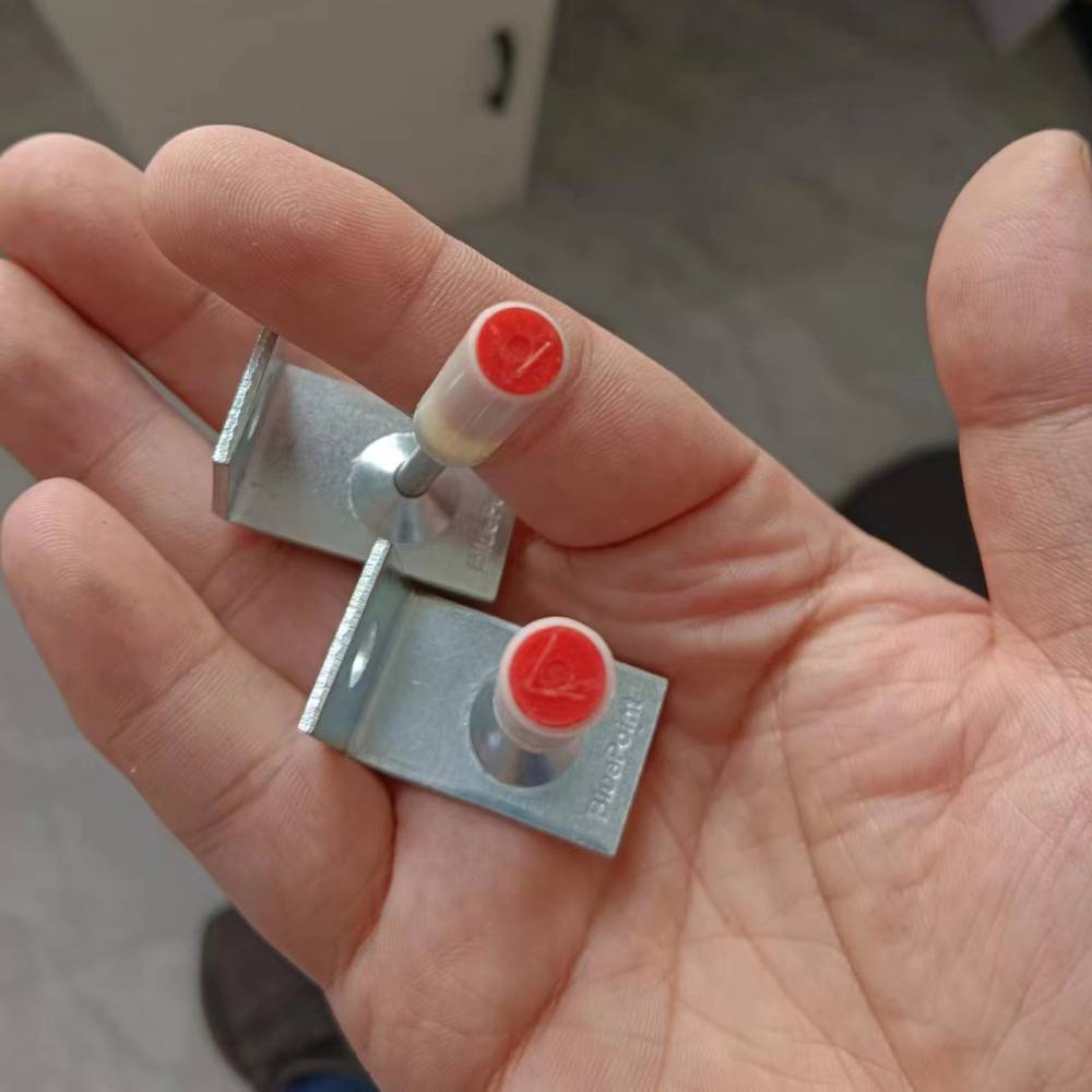 免费供应m8一体钉炮钉样品和32消防钉样品装在小盒里面邮寄出去