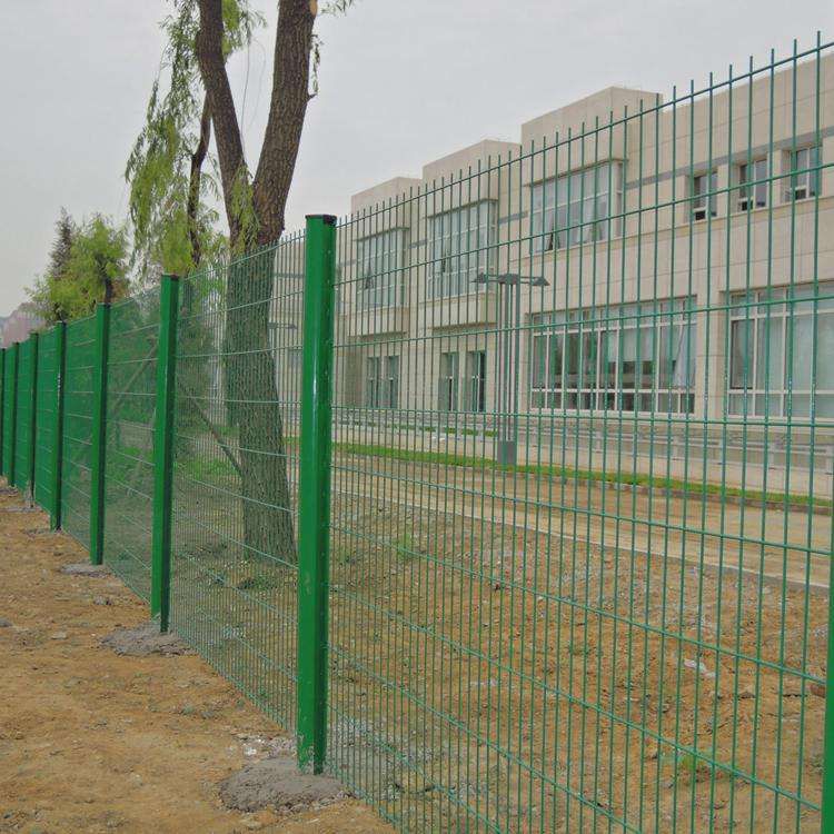 钢丝护栏网 高速防护网厂家 方孔双边钢丝护栏网