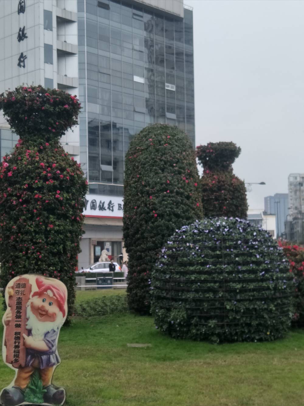 四川南充气派的节庆花雕真植物绿雕生产厂家