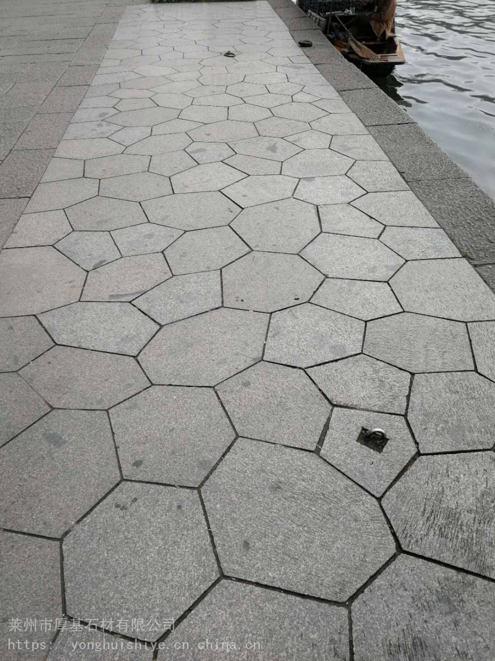 鲁灰冰裂纹石材中灰色火烧面工艺