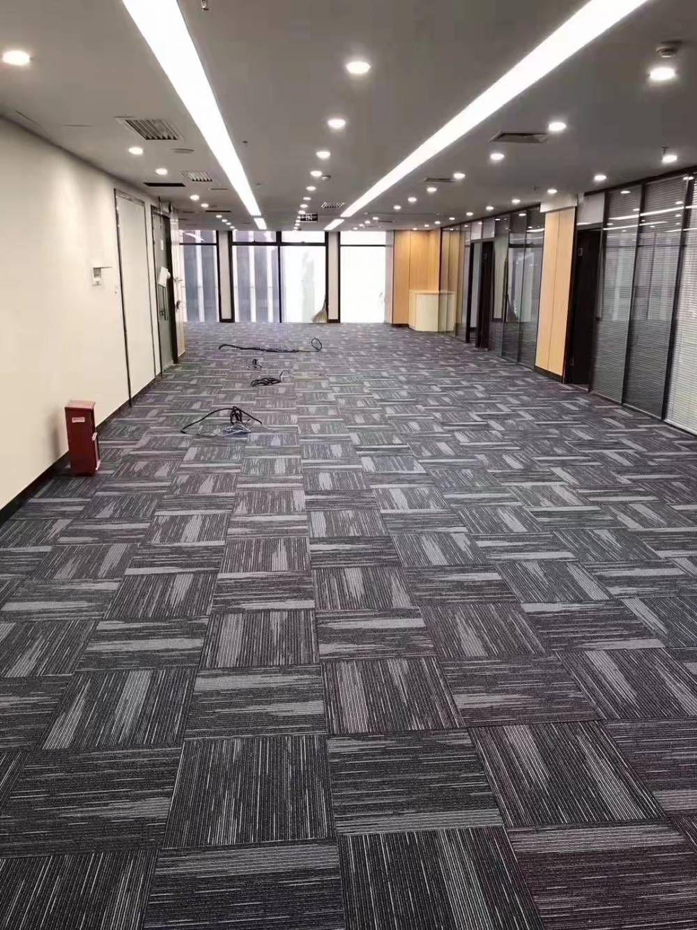 方块地毯办公室写字楼会议室商务拼接地毯素色丙纶工程台球室地毯