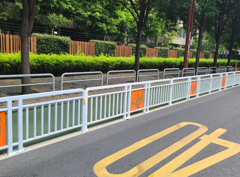 广东深圳热镀锌公路隔离栏人行道围栏公路防撞护栏