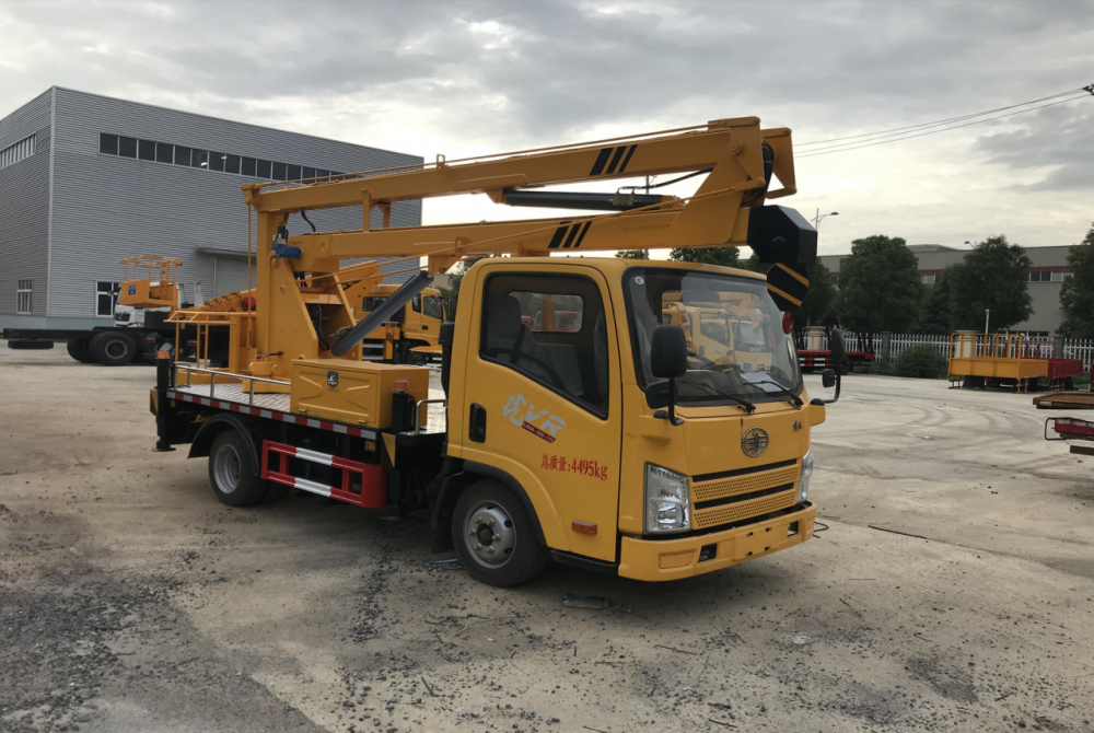 蓝牌不超重折臂高空作业车解放虎v135米解放高空作业车可分期