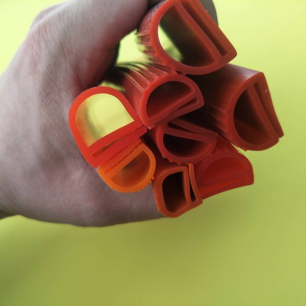 汽车玻璃密封胶条河北挡风玻璃密封压条h型玻璃视窗固定三口嵌条