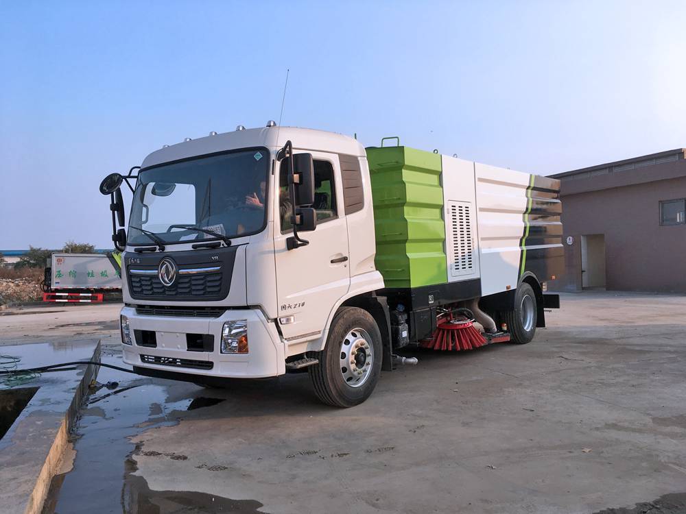 吸尘车