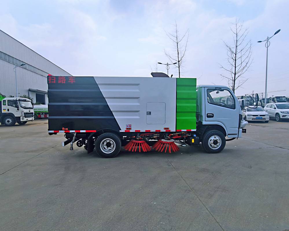 扫路车
