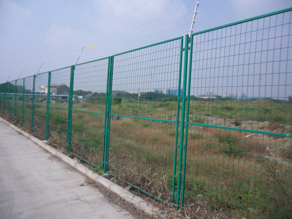 浸塑钢丝护栏网