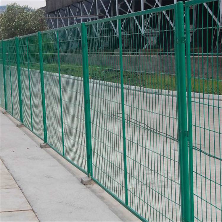 公路护栏网供应 价格合理 铁路护栏网 万泰