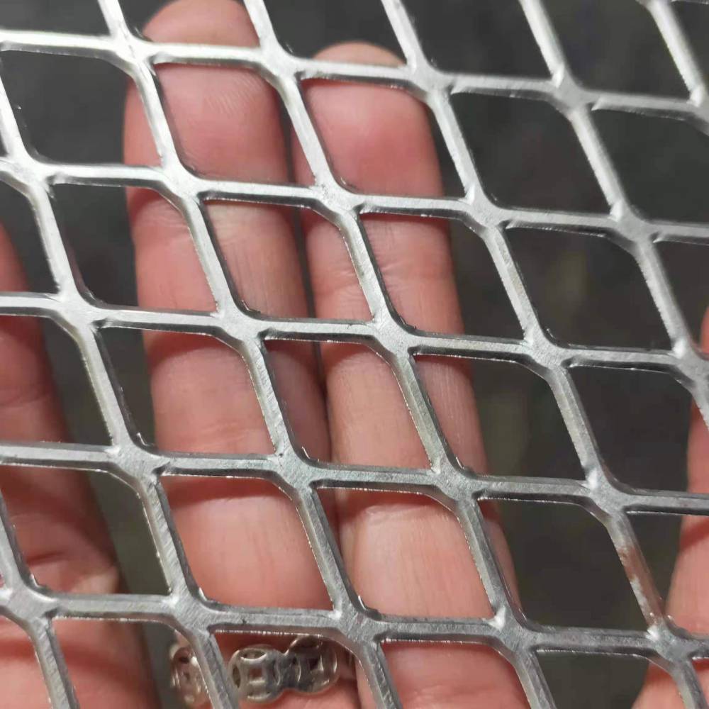 滤芯小钢板网25*40mm裁片视频