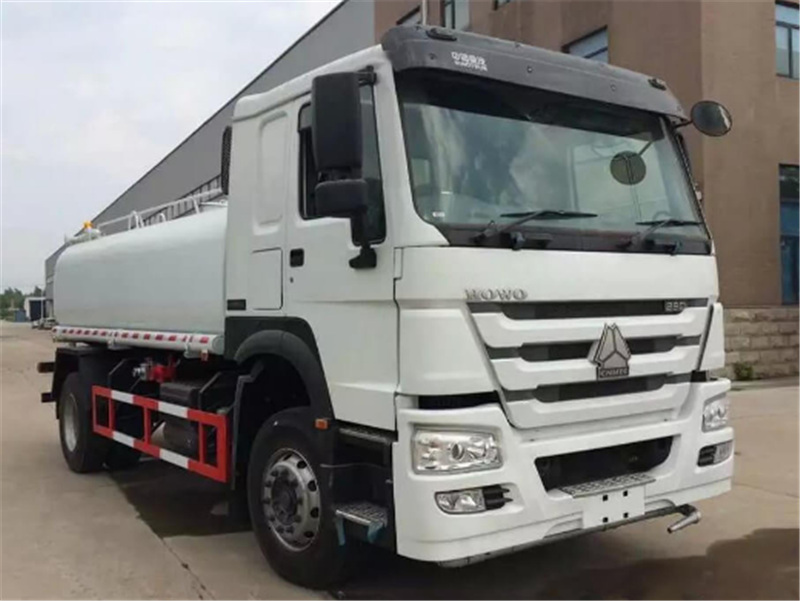 豪沃洒水车简介