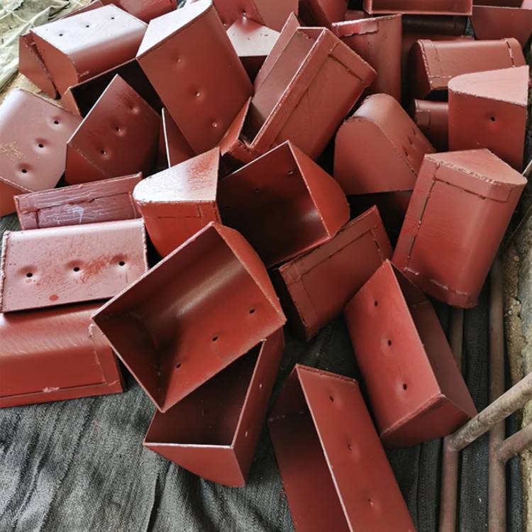 板链提升机锰钢铁料斗td250锰板斗上料机料斗子环链式输送机钢斗