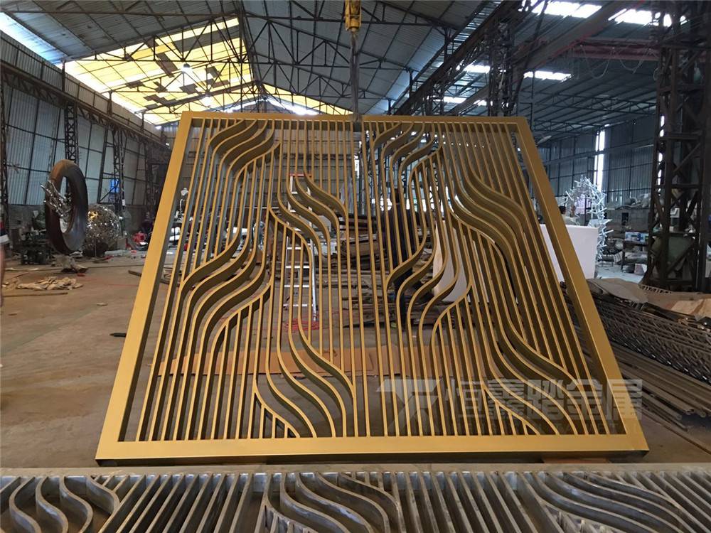 售楼部入口大型铁艺景墙镀锌金属景墙入户隔断定做