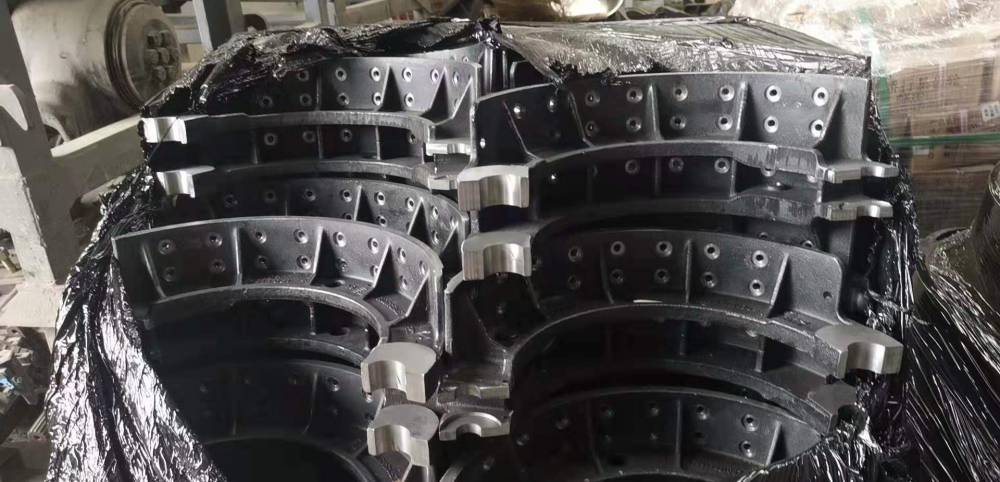 供应宽体车矿用车配件汉德35吨制动蹄蹄铁