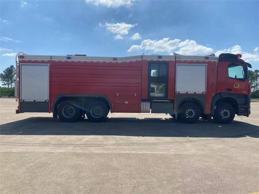 18吨奔驰arocs水罐泡沫消防车om470直列6缸发动机