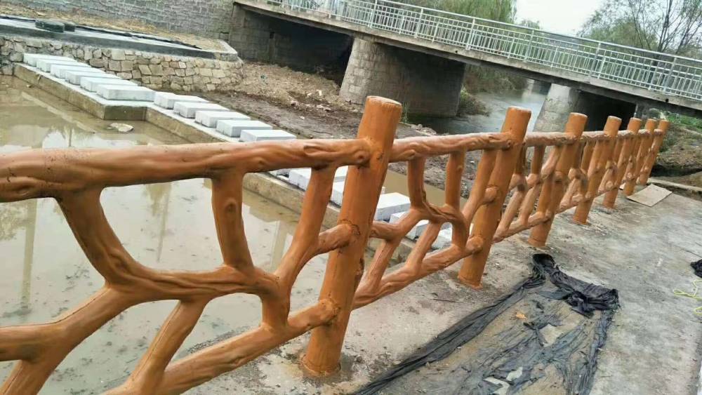 【仿藤水泥护栏整装发货 世跃仿木水泥护栏厂家】视频介绍 - 中国供应