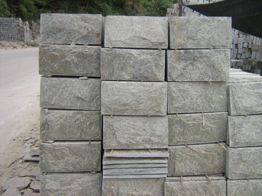 矿山毛石片石板岩页岩片岩碎拼毛石碎拼磊墙石片石挡墙板岩挡土墙