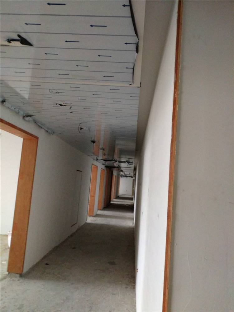 勾搭铝蜂窝板走廊吊顶效果图