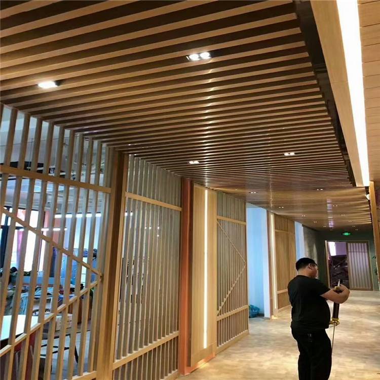 室内u型铝方通热转印木纹铝方通定制办公室天花铝方通吊顶材料