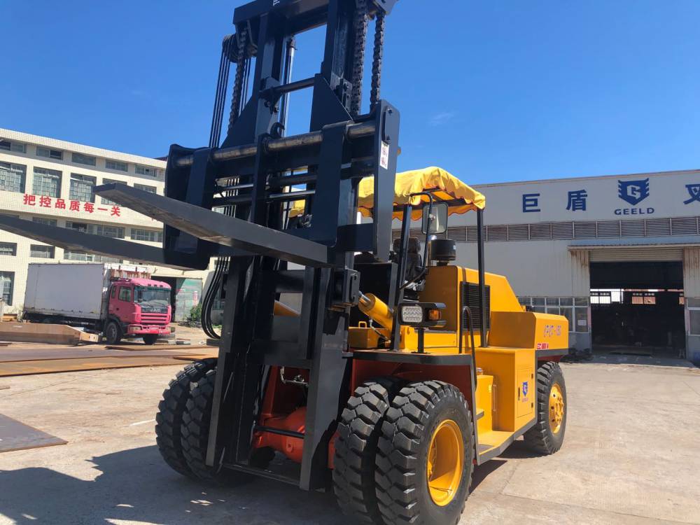 巨盾15吨石材叉车