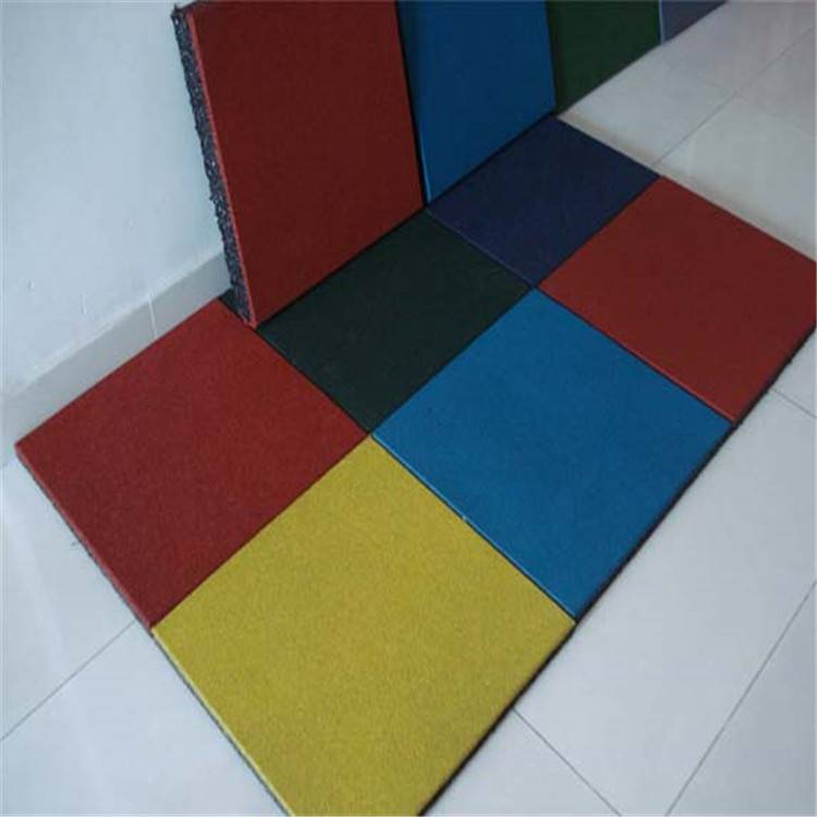 室外走廊铺设橡胶地垫规格5050cm厚度15cm环保抗压