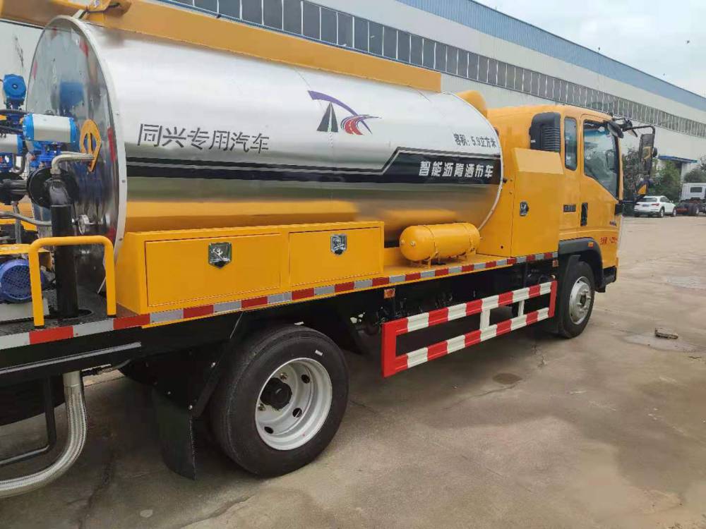 重汽豪沃6吨智能沥青洒布车包送到免费培训