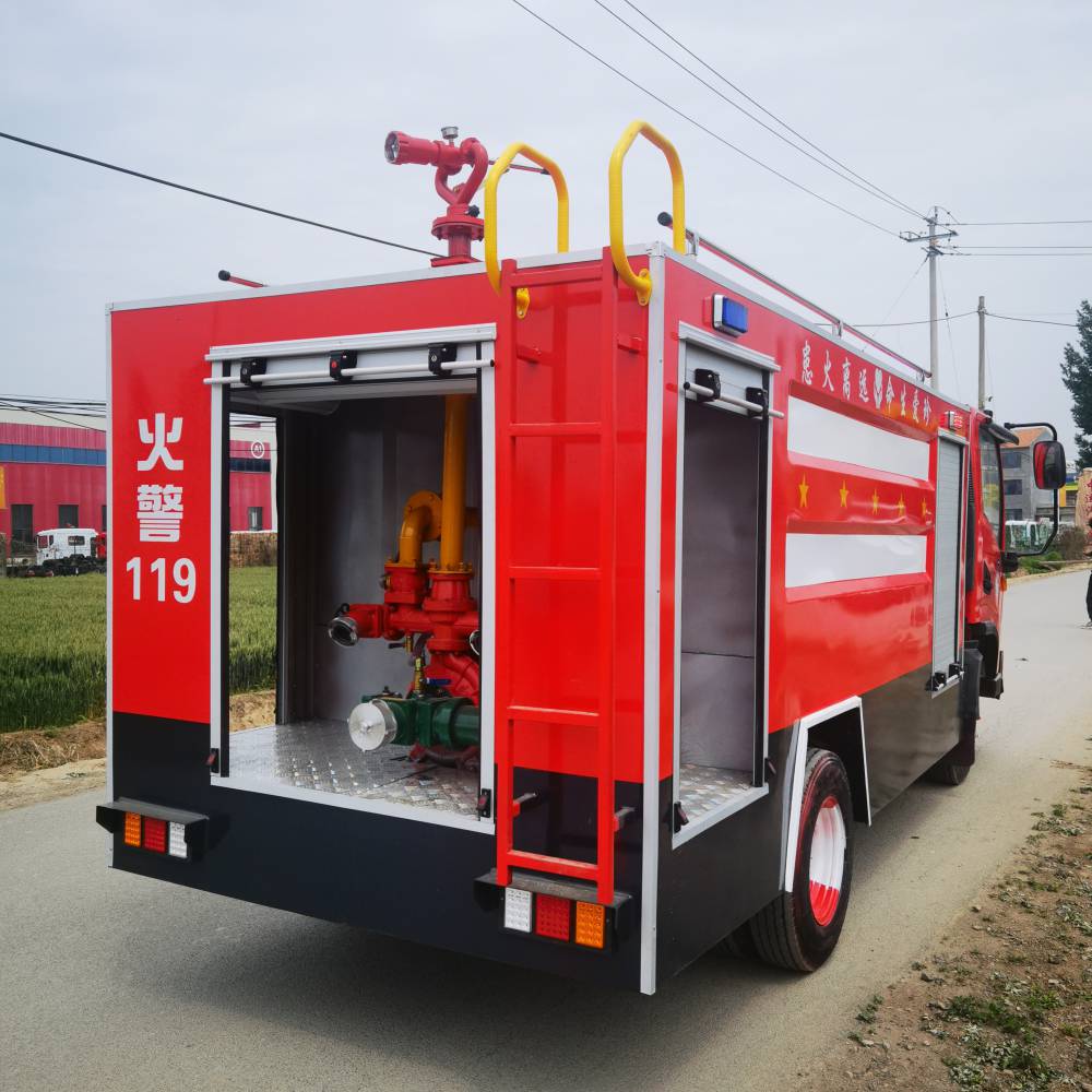 单位配置消防车5吨 喷洒两用水罐消防车 正规退役二手泡沫消防车