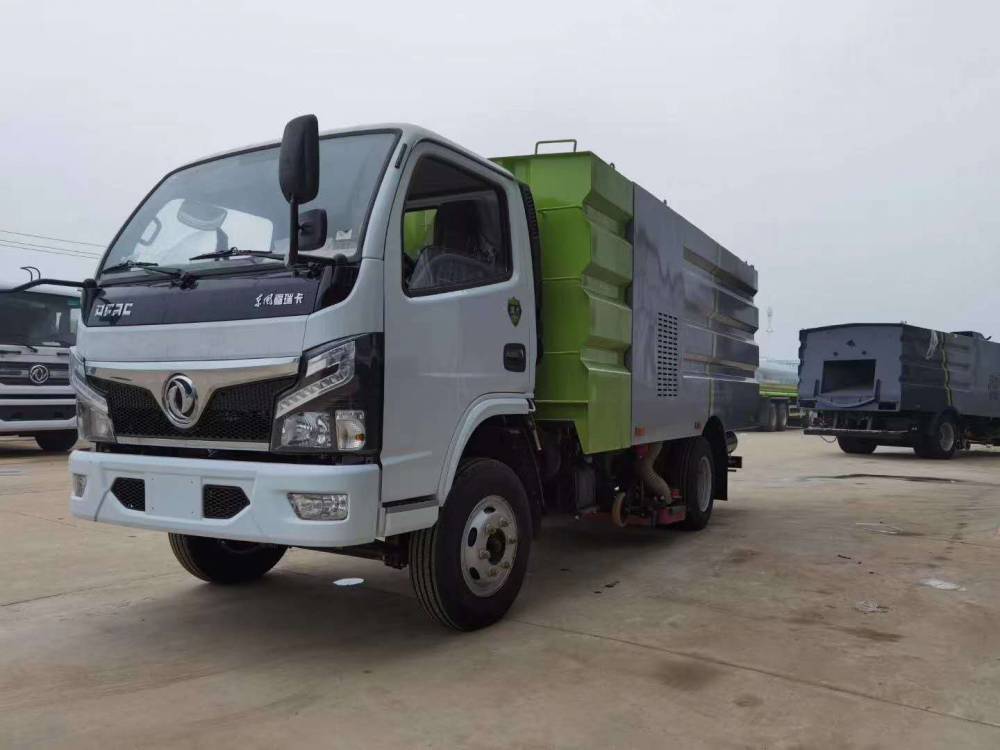 吸尘车