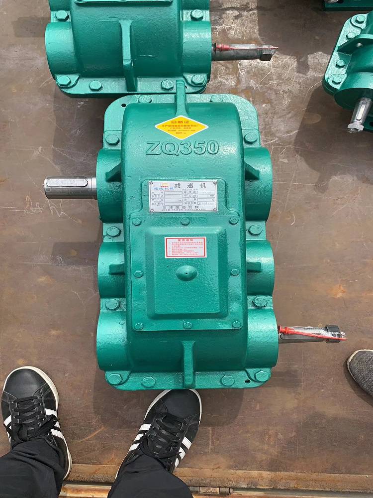 jzq650齿轮减速机淄博越通圆锥减速机制造商