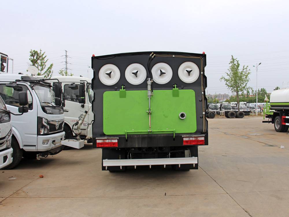 吸尘车