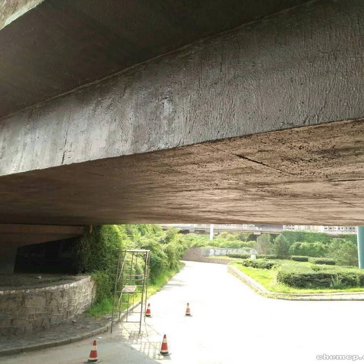 一些人喜欢在装修时随意拆改墙体,要注意不能在承重墙,防火墙上开凿门