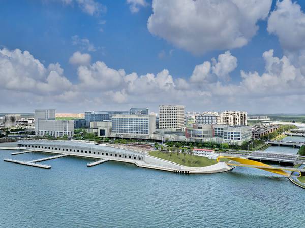 上海臨港雅辰酒店耀世啟幕滴水湖畔新地標探索旅居新體驗