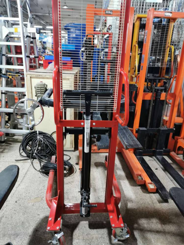 新疆牛力手动液压堆高车升高车堆剁车装卸车堆高叉车ctye15吨