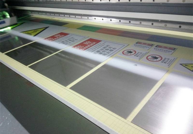工厂uv喷绘彩印铝板平板打印uv加工标牌科室牌
