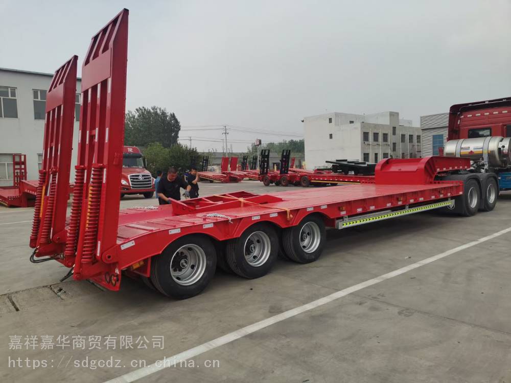 13米挖掘机拖车定做三轴低平板半挂车定制