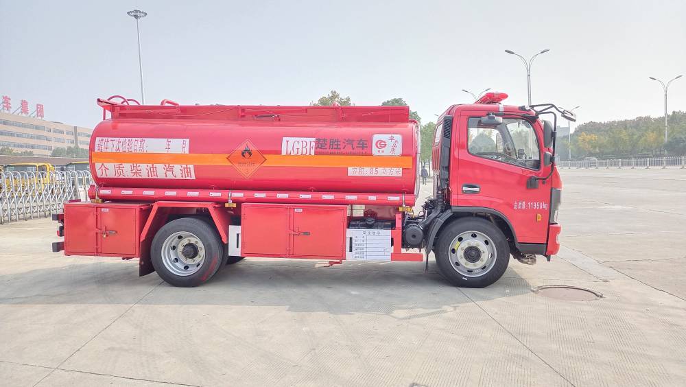 东风福瑞卡8吨消防油罐车85方楚胜牌消防加油车