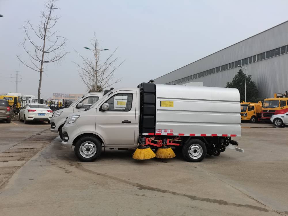 扫路车