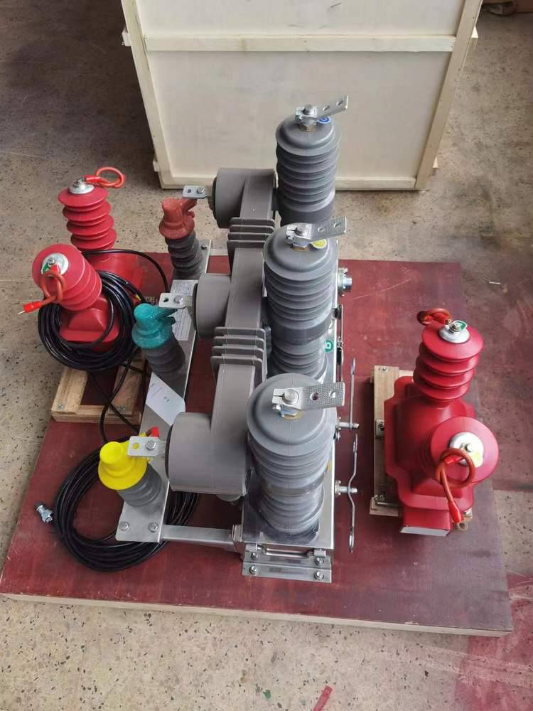 南网供应三遥户外10kv柱上交流智能真空断路器zw3212f63020