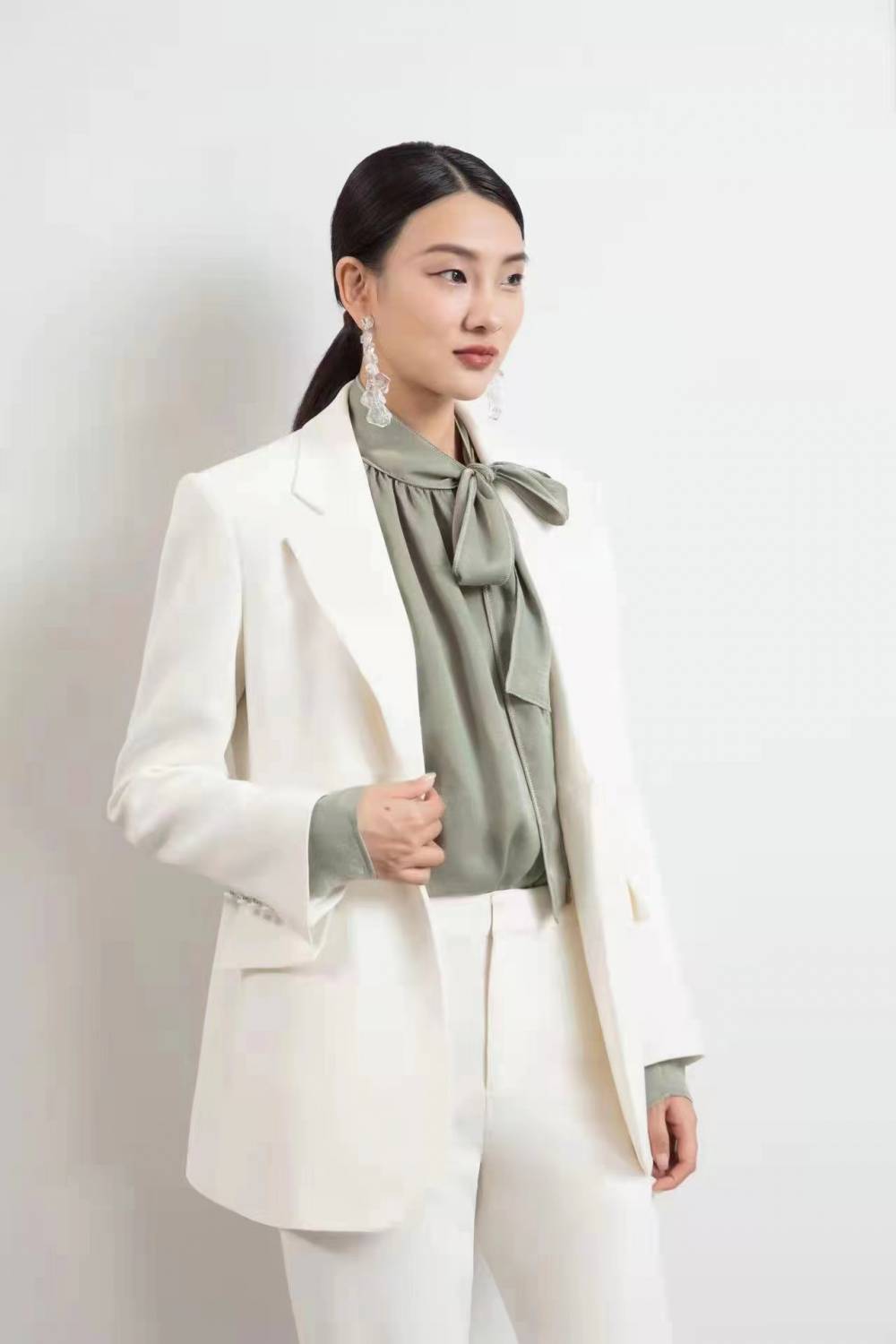 品牌折扣女装baliyipin春夏倩云女装玛菲羽绒服尾货批发